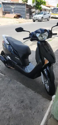 Vendo honda lead.com multas e emplacamentos em atraso.