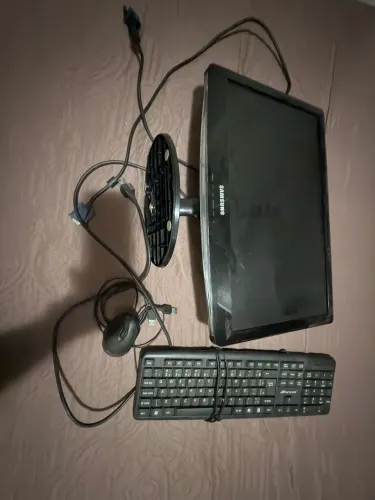 Monitor, teclado e mouse