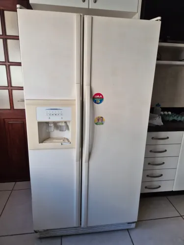 Geladeira 700 litros