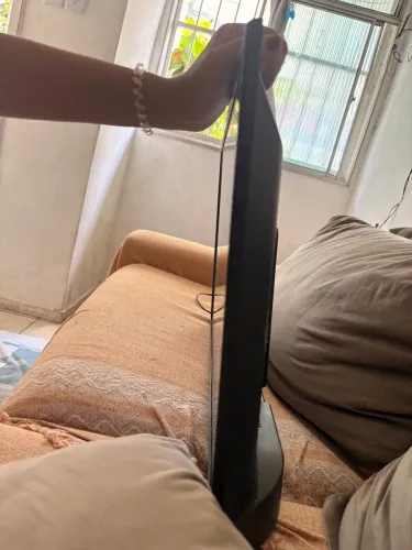TV com trinco na tela 