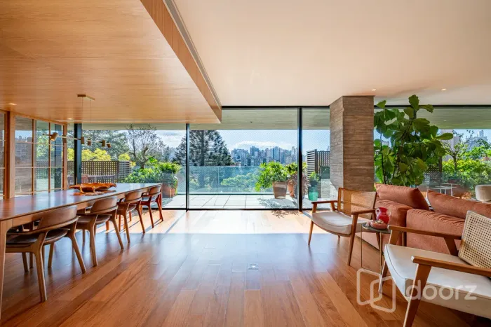 Imóvel na João Obino com 3 dormitórios e 317.43m²