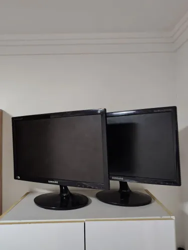 2 monitores Samsung ( Reparo ou retirada de peças)