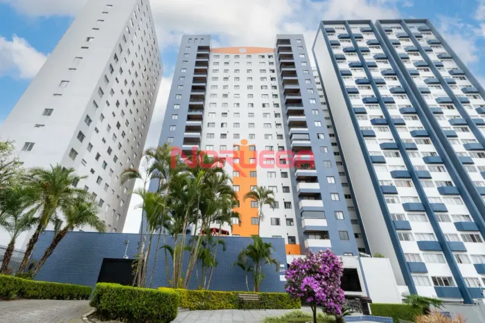 Apartamento para alugar no bairro cristo rei em Curitiba com 2 quartos, banheiro e vaga de