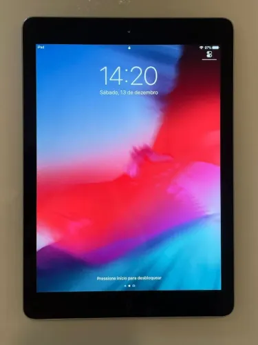iPad Air 1ª geração - 32GB + Capa de Silicone | Usado e sem defeitos