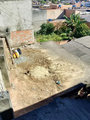 Lote com casa no Veneza 