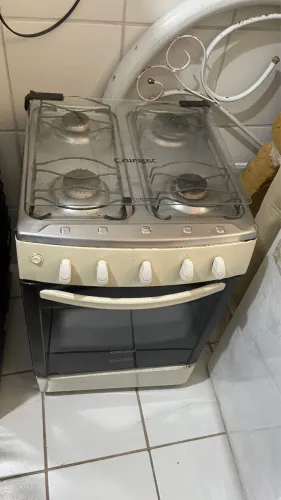 Vende-se um fogão de 4 bocas