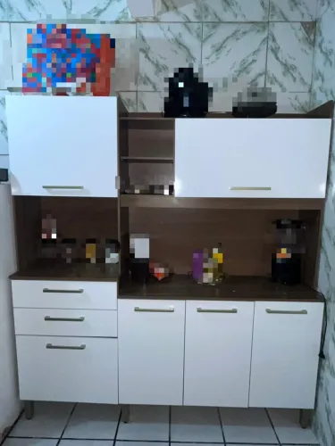 Vendendo: armário, guarda-roupa e base da cama