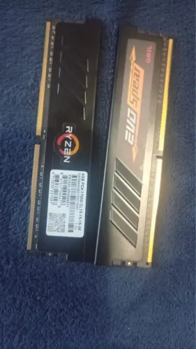 2 pentes de gb de ram de 4 gb da ryzen