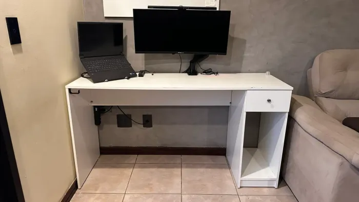 Escrivaninha Branca 150x80x50 com nicho