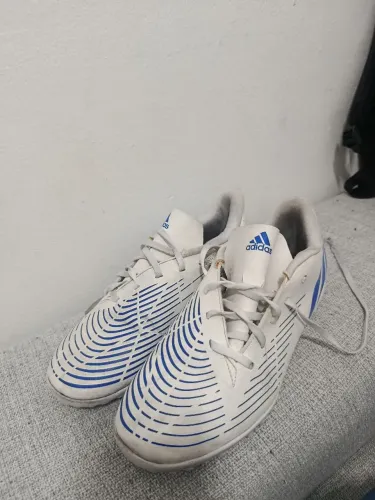 Chuteira Adidas predator society