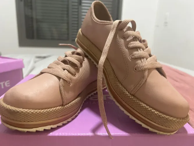 Tênis / Sapato Casual Nude Feminino - Muito Confortável e Estiloso