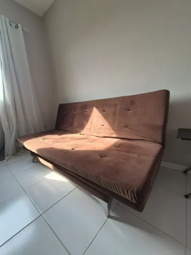 Sofá retrátil/cama (2 articulações) seminovo e conservado.
