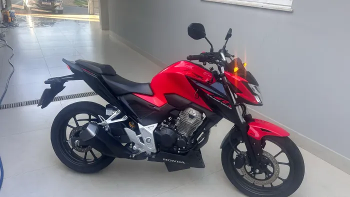 Vende-se Honda CB 300F Twister / Twister 300F ABS