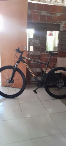 Bicicleta aro 29, raio inox, cubos de rolamento, suspensão absoluto e freio a disco