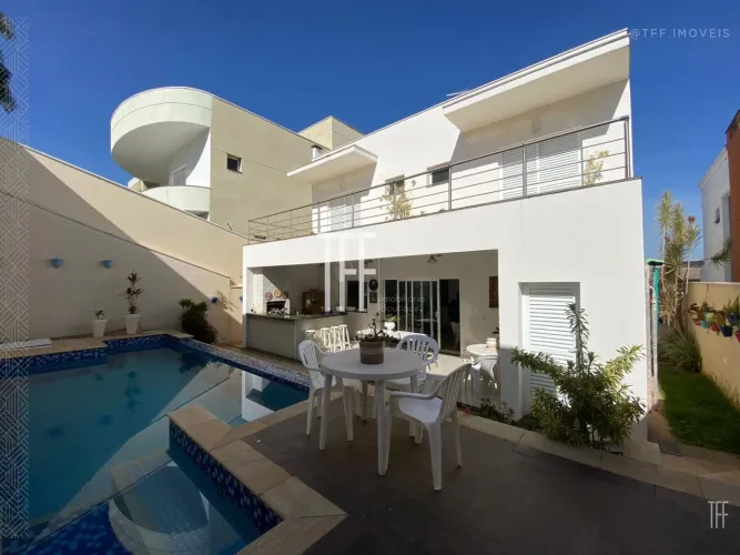 Casa à Venda no Condomínio Parque das Quaresmeiras - Campinas, SP.