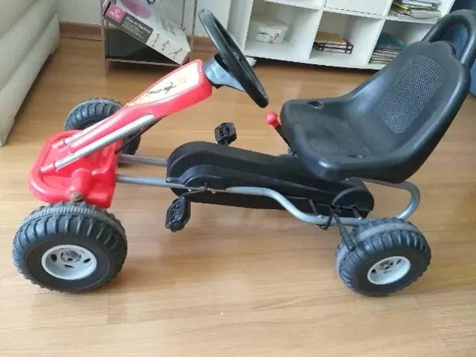 Carrinho de pedal