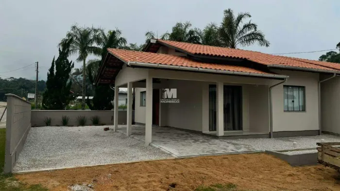 Casa semimobiliada no bairro São Pedro em Guabiruba!