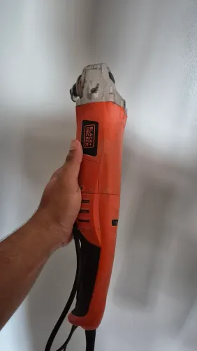 Politriz / Lixadeira 5" Black Decker 600W com maleta