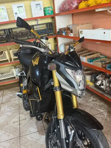 MOTO CB1000R
