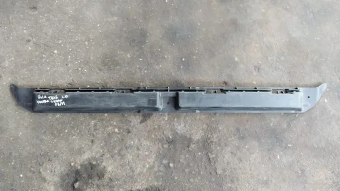 Guia Para-choque traseiro Vectra Sedan 2006 / 2011