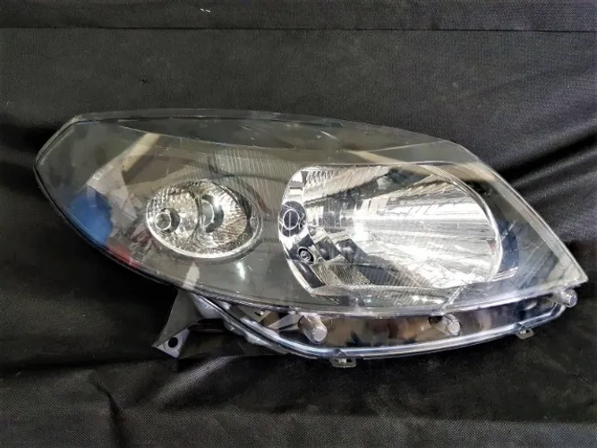 Farol Sandero Mascara Negra.