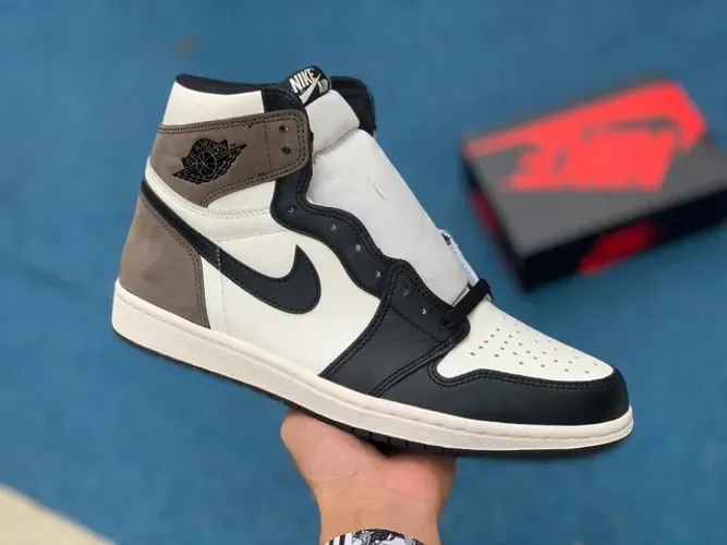 Air Jordan 1 'Dark Mocha'