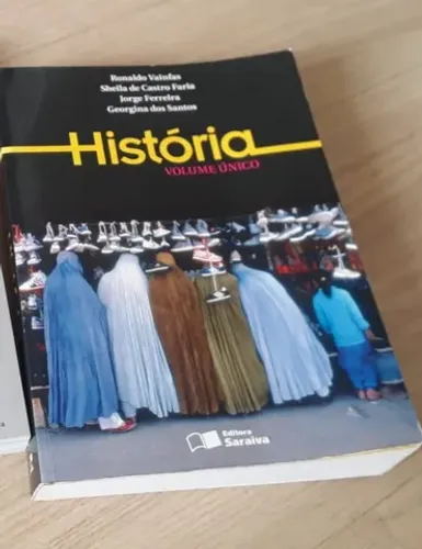 História volume único editora Saraiva