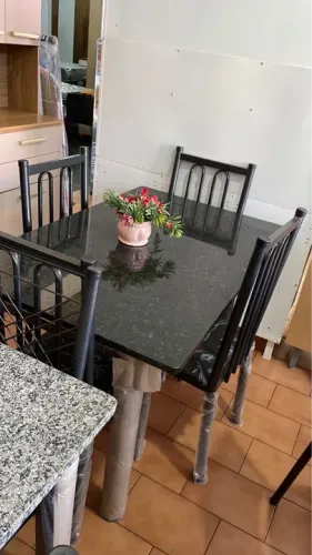 Mesa Nova Com 04 Cadeiras 