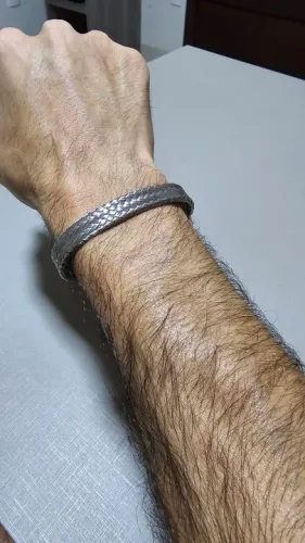 Bracelete masculino em aço escovado trançado