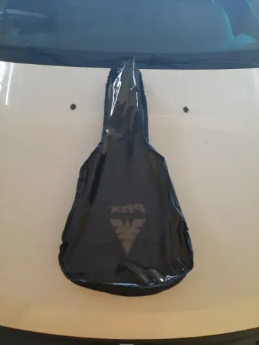 Capa de violão e guitarra infantil nova (Troco por carregador Samsung Tipo C preto)