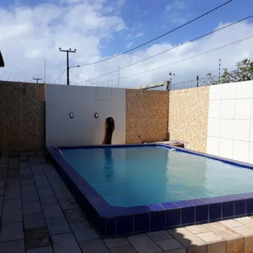 Casa de Família 05 Quartos (um climatizado) na Redinha Nova