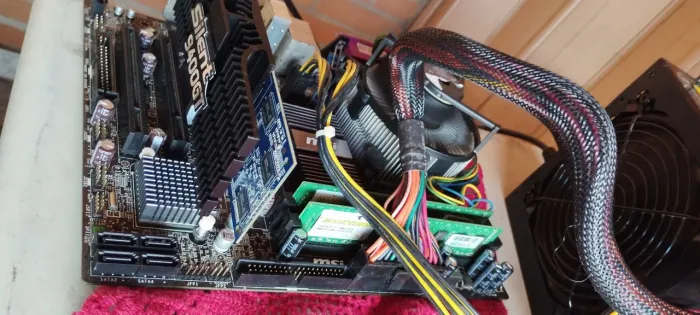 Kit placa mãe: 4 GB de memória+ processador Intel Core2Duo e vídeo de 1G