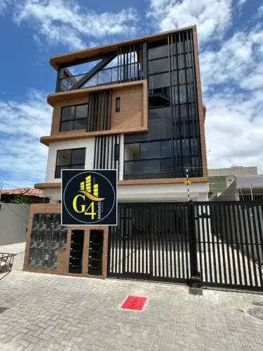 Apartamento nos Bancários com janelão e 02 quartos, sendo 01 suíte.