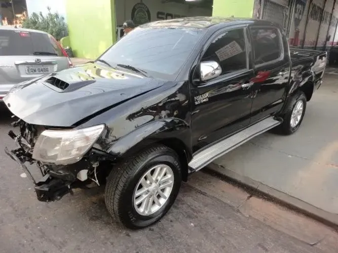 Toyota Hilux SRV 3.0 AT 2013 (sucata)