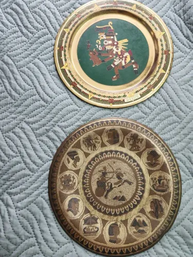 Pratos em metal antigo  importados Egito e México 