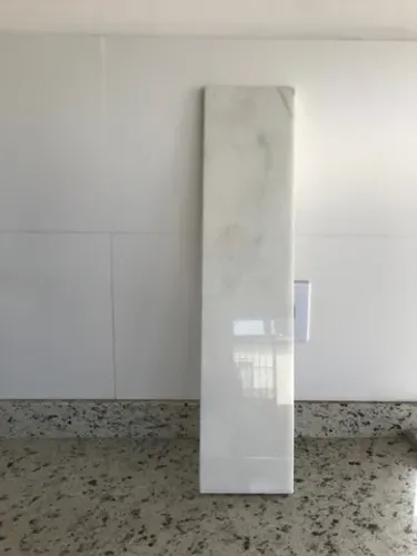 Pedra de mármore  branca.