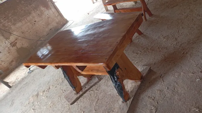 Mesa de madeira rústica