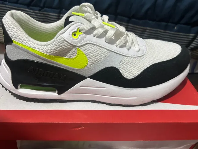 Tênis Nike Air Max SC TAM 43 NOVO - Branco com detalhes em neon