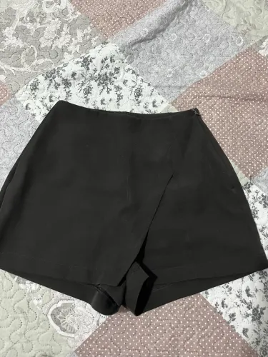 Short-saia preto