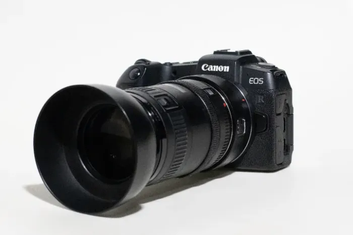 Câmera Canon RP e lente