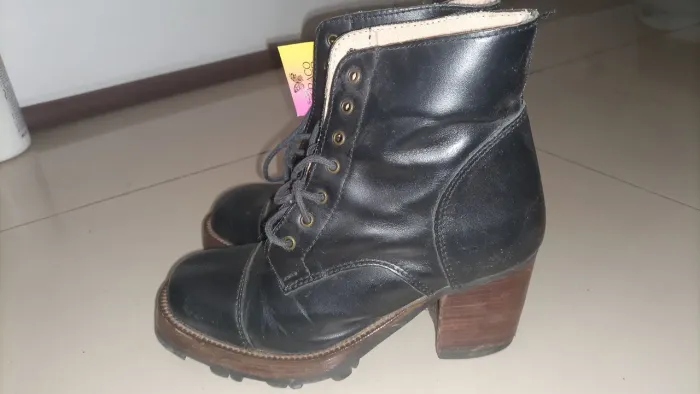 Botas de Couro Preta