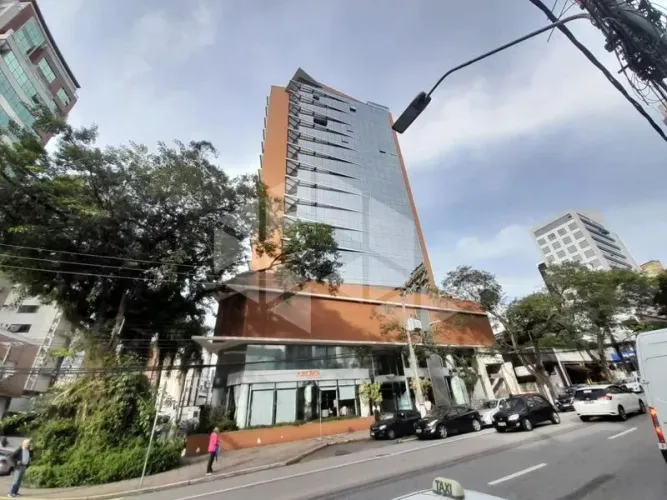 Sala comercial mobiliada para consultório odontológico no Centro de Florianópolis