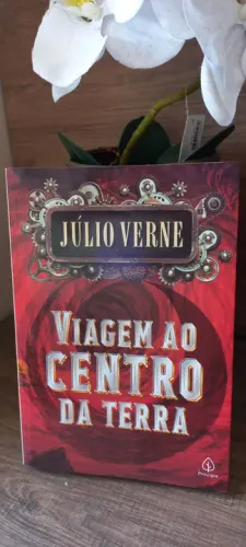 Viagem ao Centro da Terra - Júlio Verne