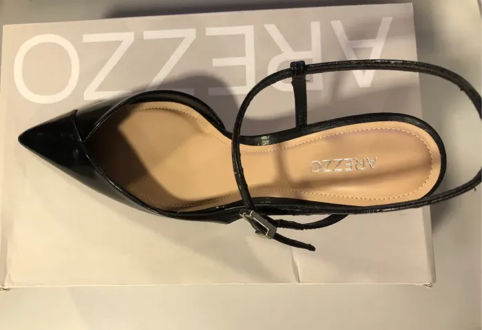 Sandália Arezzo Preta com Salto Fino