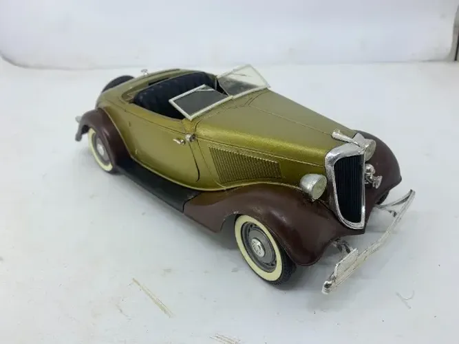 Miniatura Solido 1/18 Ford V8 - Made In France - Detalhe