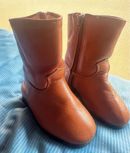 Botas de Couro Marrom