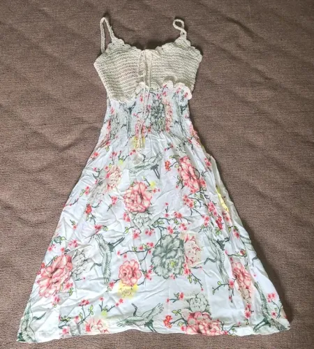 Vestido Floral com Detalhe em Crochê
