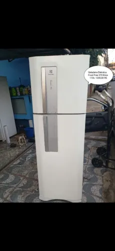 Geladeira Frost Free 370L. Garantia e frete grátis pegamos a sua na troca