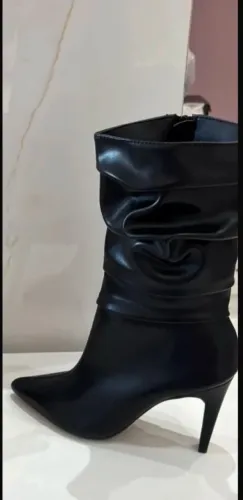 Bota cano alto e salto fino