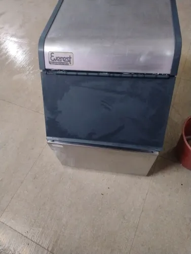Máquina de Gelo Everest 50 kilos em 24 horas 220 v